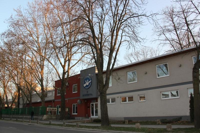 Teke Bowling Centrum Es Sport Panzio Szeged Room photo