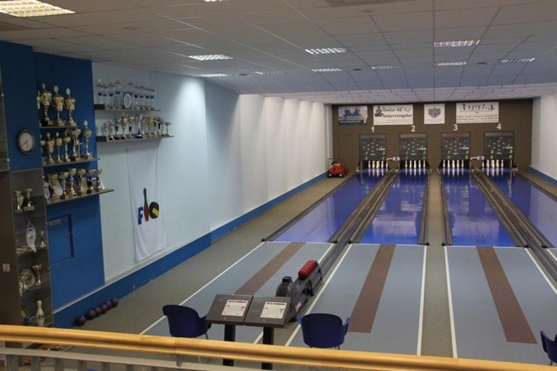 Teke Bowling Centrum Es Sport Panzio Szeged Exterior photo